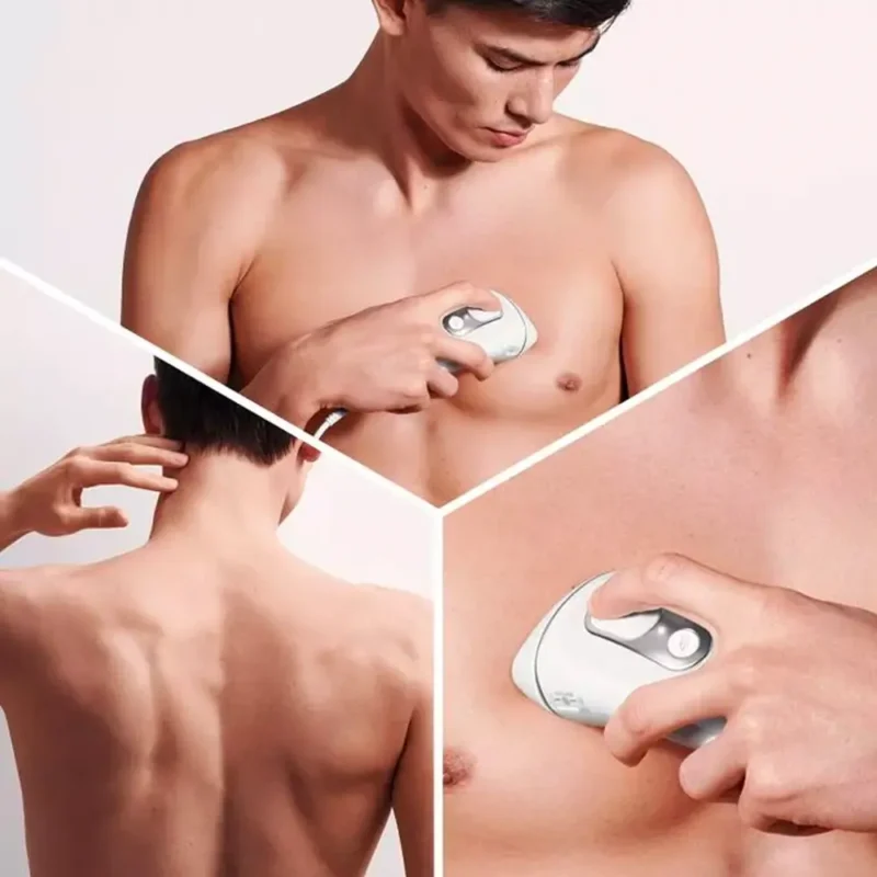 Homme utilise lumière pulsée.